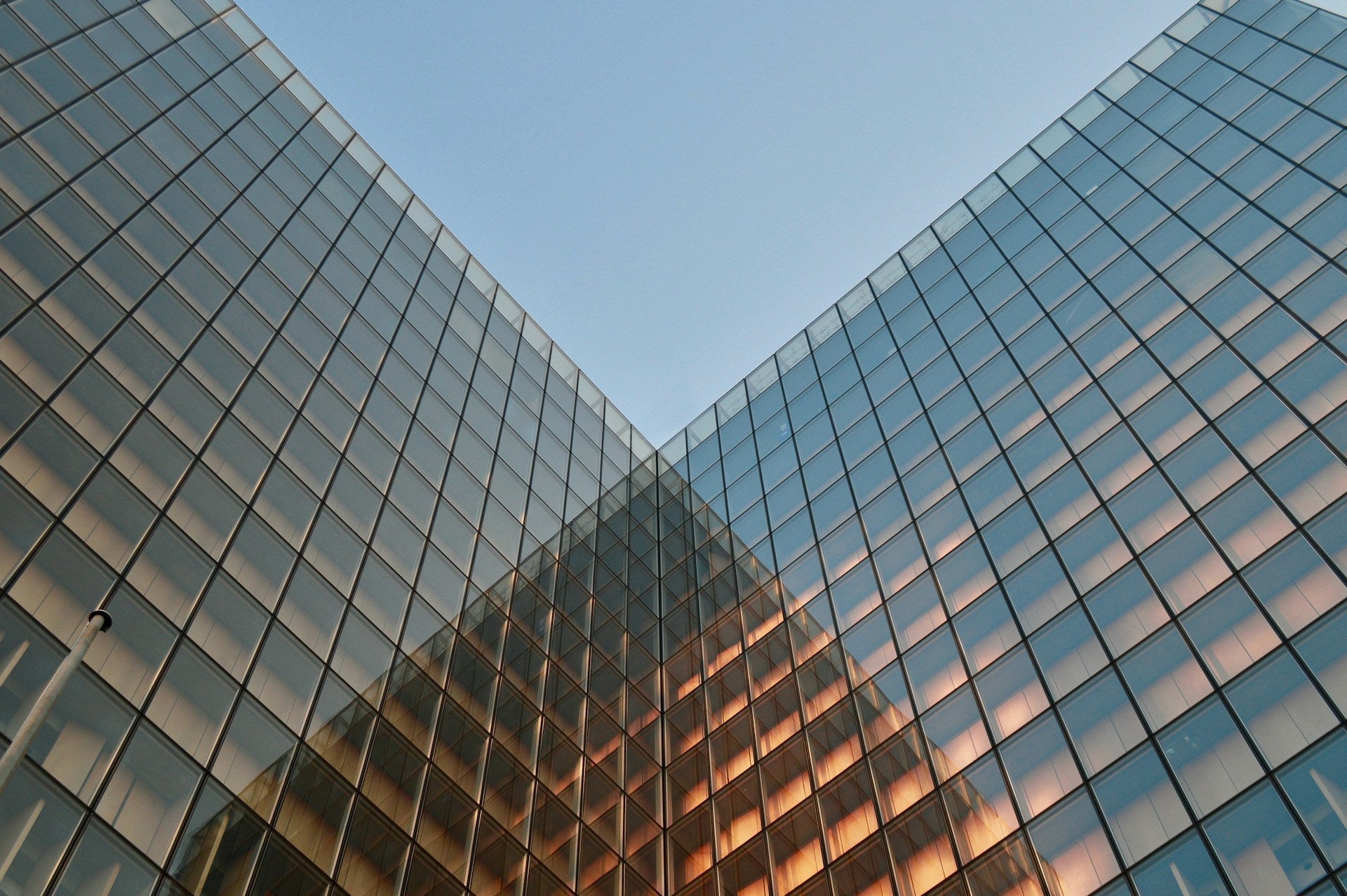 What are the risks of offshore Manufacturing?